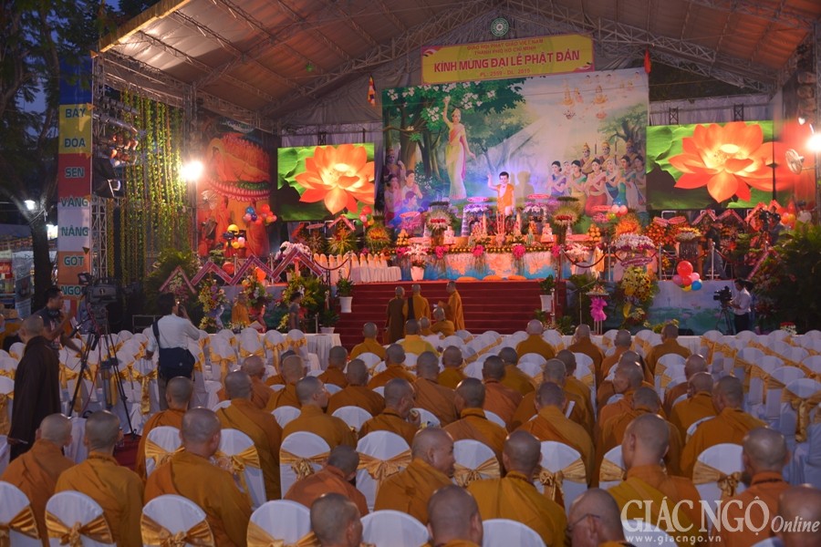 Đại lễ Phật đản tại Việt Nam Quốc Tự