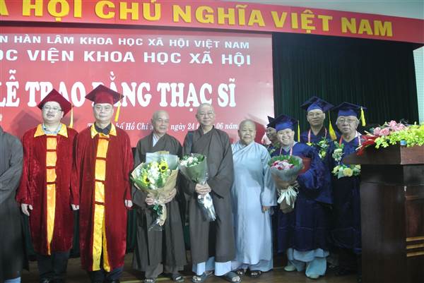 18 VỊ TĂNG, NI VÀ CƯ SĨ ĐƯỢC TRAO BẰNG THẠC SĨ TÔN GIÁO HỌC
