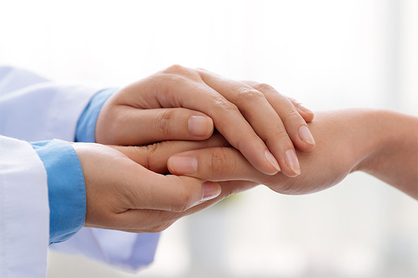 GÓC CHIA SẺ: CẦM TAY