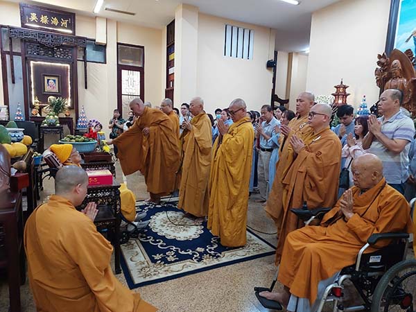 BAN QUẢN TRỊ CHÙA PH XÁ LỢI CHÚC TẾT PHẬT TỬ