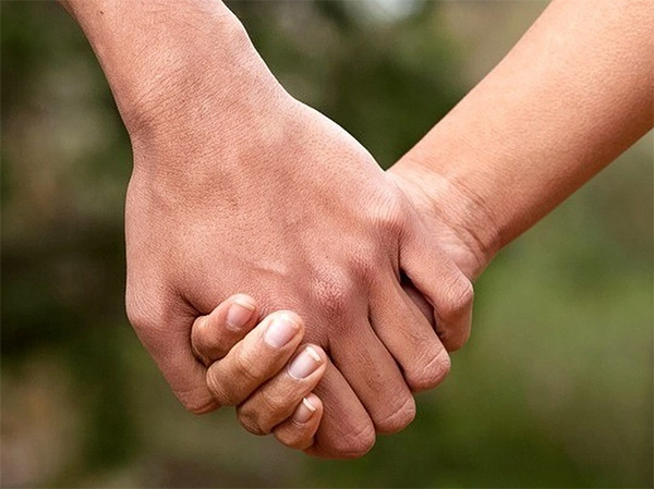 GÓC CHIA SẺ: NẮM TAY