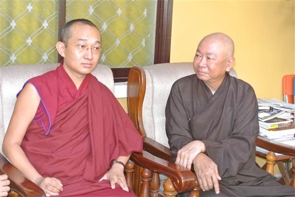 TS PHẬT HỌC KHANGSER RINPOCHE VIẾNG THĂM TRUNG TÂM NGHIÊN CỨU PHẬT GIÁO VIỆT NAM