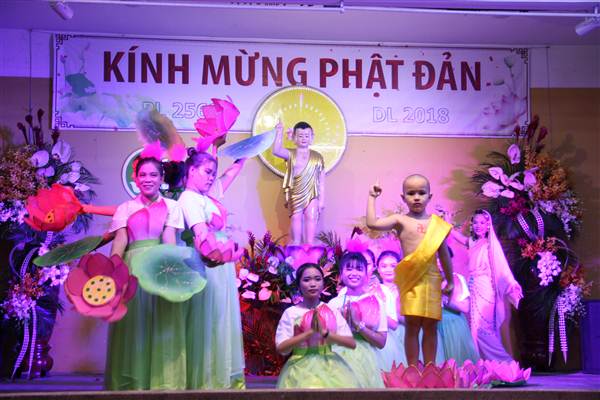 VĂN NGHỆ KÍNH MỪNG PHẬT ĐÀN