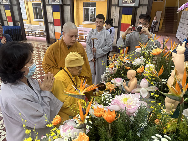 LỄ TẮM PHẬT TẠI CHÙA PHẬT HỌC XÁ LỢI