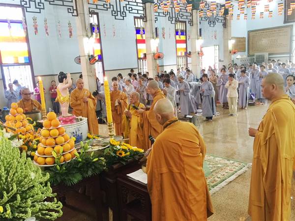 LỄ TẮM PHẬT TẠI CHÙA PHẬT HỌC XÁ LỢI