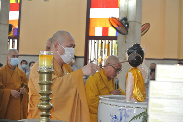 LỄ TẮM PHẬT TẠI CHÙA PHẬT HỌC XÁ LỢI