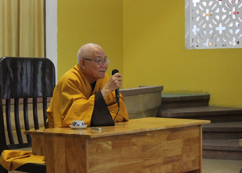 HT.Thích Minh Thông giảng pháp tại trường hạ Xá Lợi